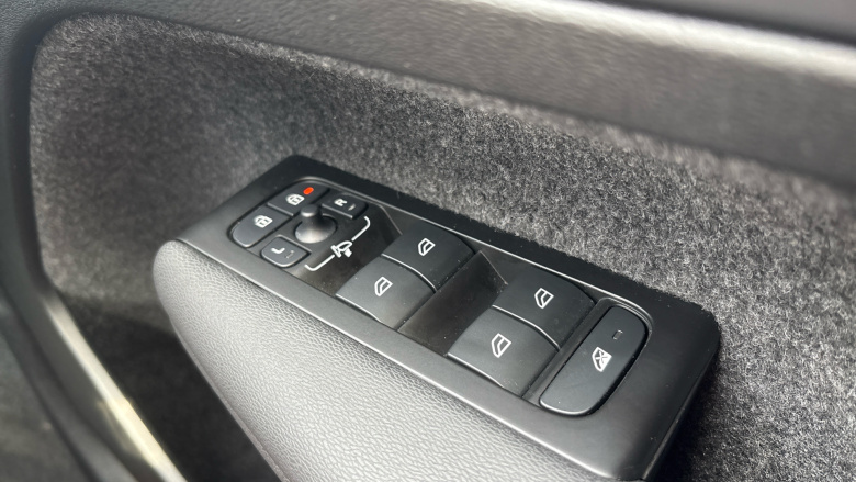 Volvo Xc40 2.0 B4P R DESIGN Pro 5dr Auto [7 speed] Petrol Estate